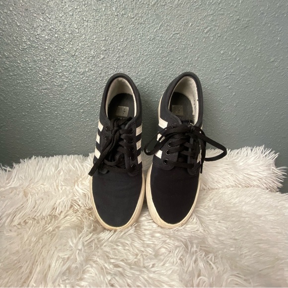 Adidas Low Top Shoes - Picture 3 of 8